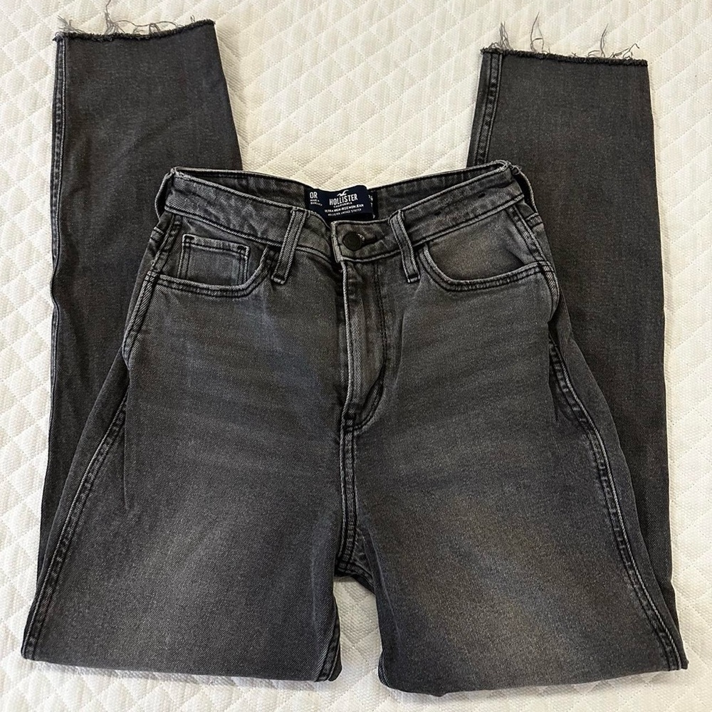 Holister Ultra High-Rise Mom Jeans - Black Denim